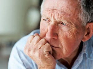 Seniors_AnxiousPensioner_452x339_170512