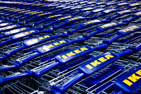 IKEA_shopping_carts_in_Ottawa_Canada